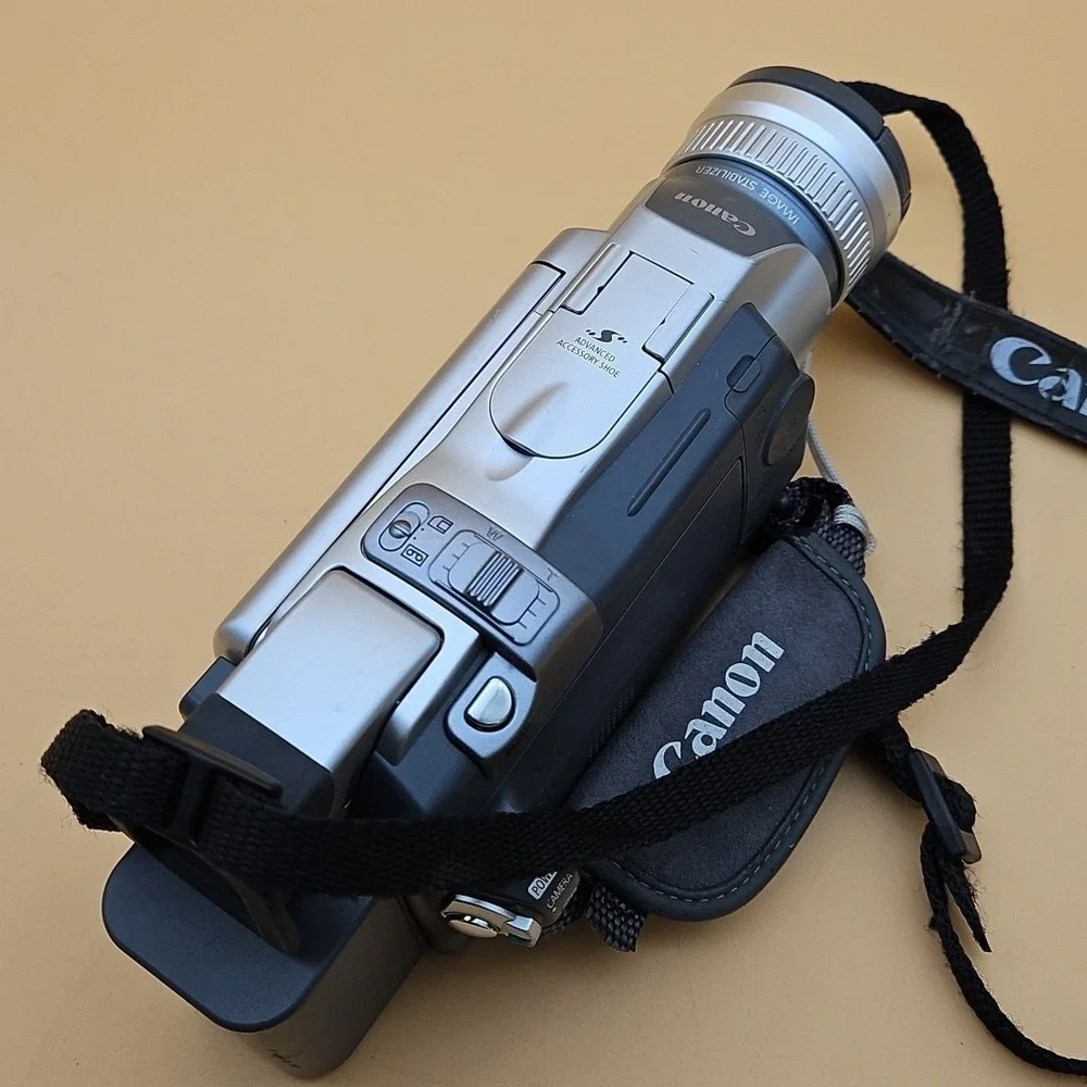 Canon Optura 20 Camcorder Camera Mini DV UNTESTED AS IS FOR PARTS